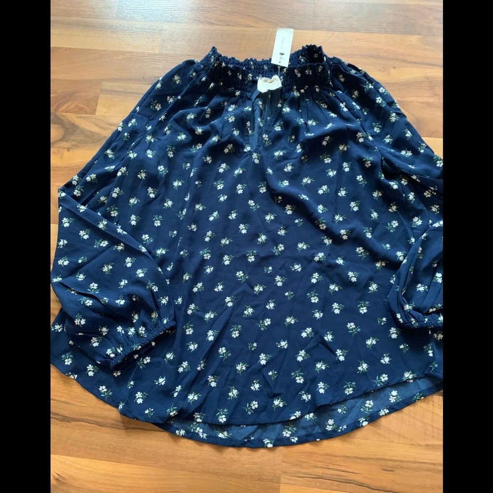 New with tags navy floral blouse
